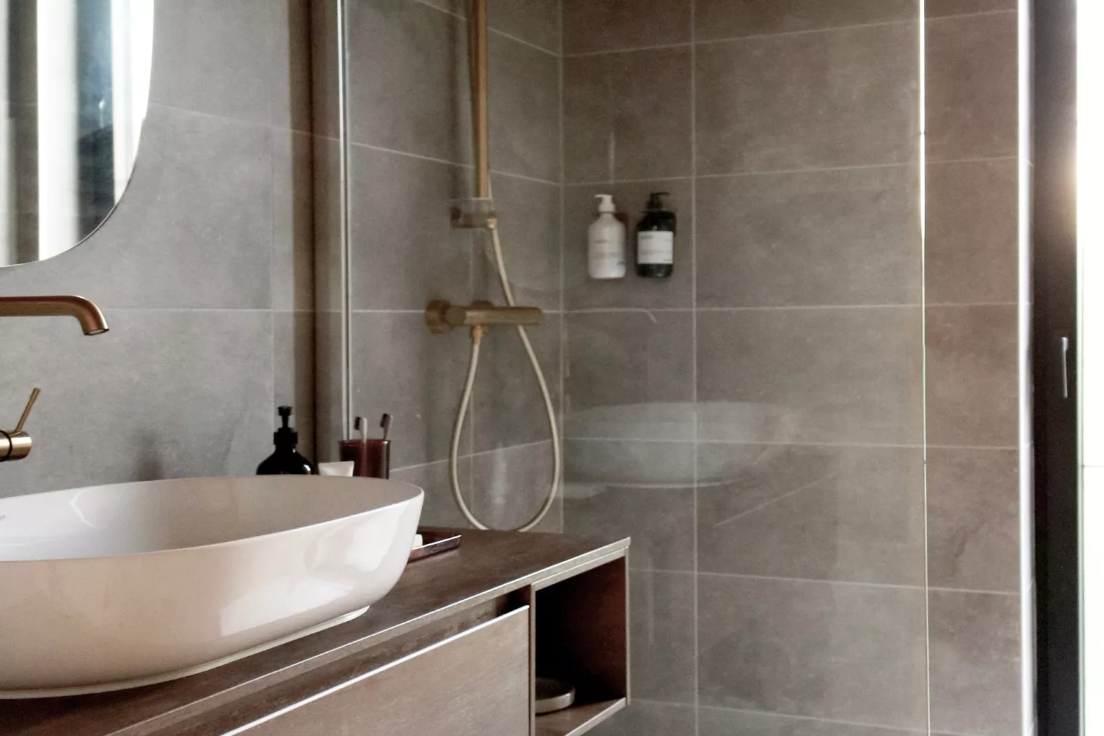 Arduenna Silva - Bathroom