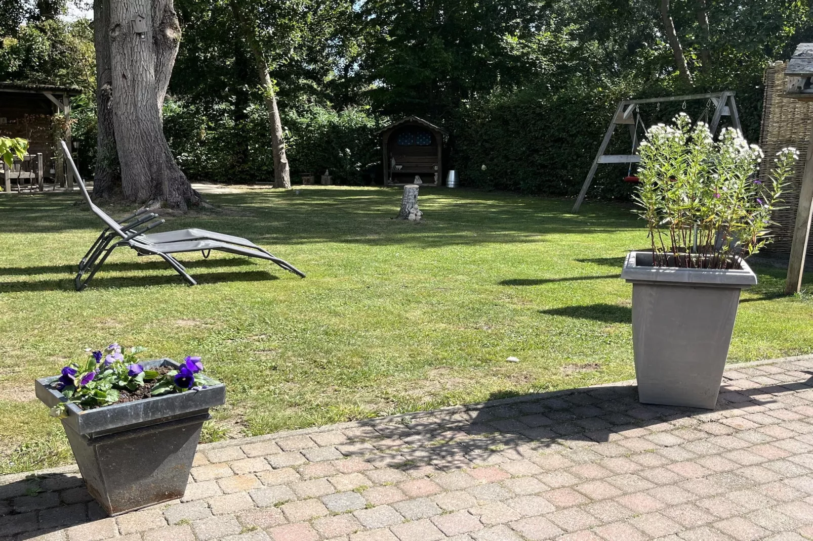 6 - Persons De Zingende Wilg - Jardins en été