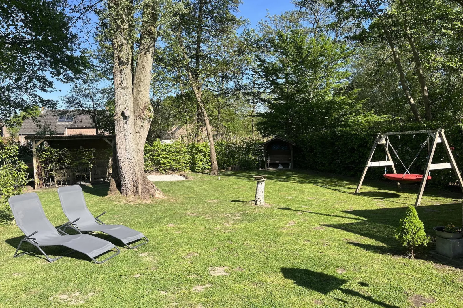 6 - Persons De Zingende Wilg - Jardins en été