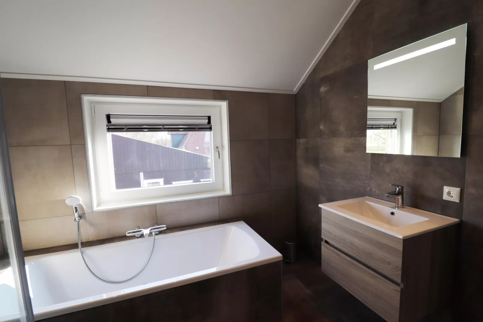 Moderne villa op het Friese platteland - Bathroom