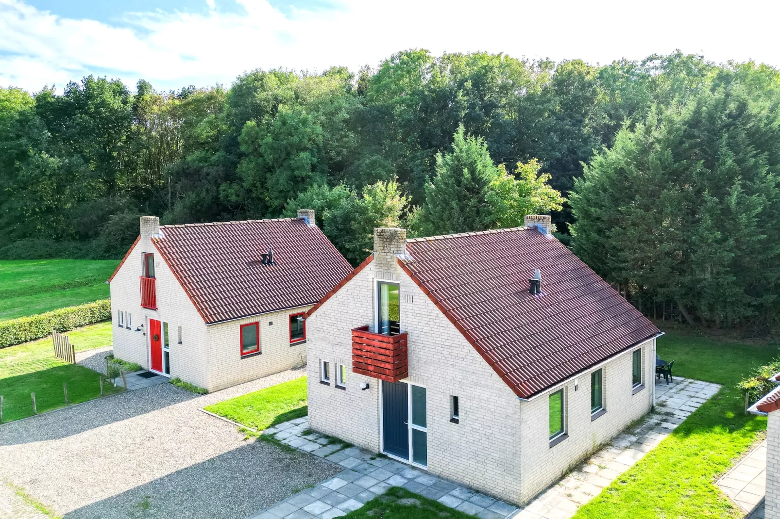 7 - Persoons Forest 217 Sauna Bungalow (copy) (copy) (copy) (copy) - Exterior in summer