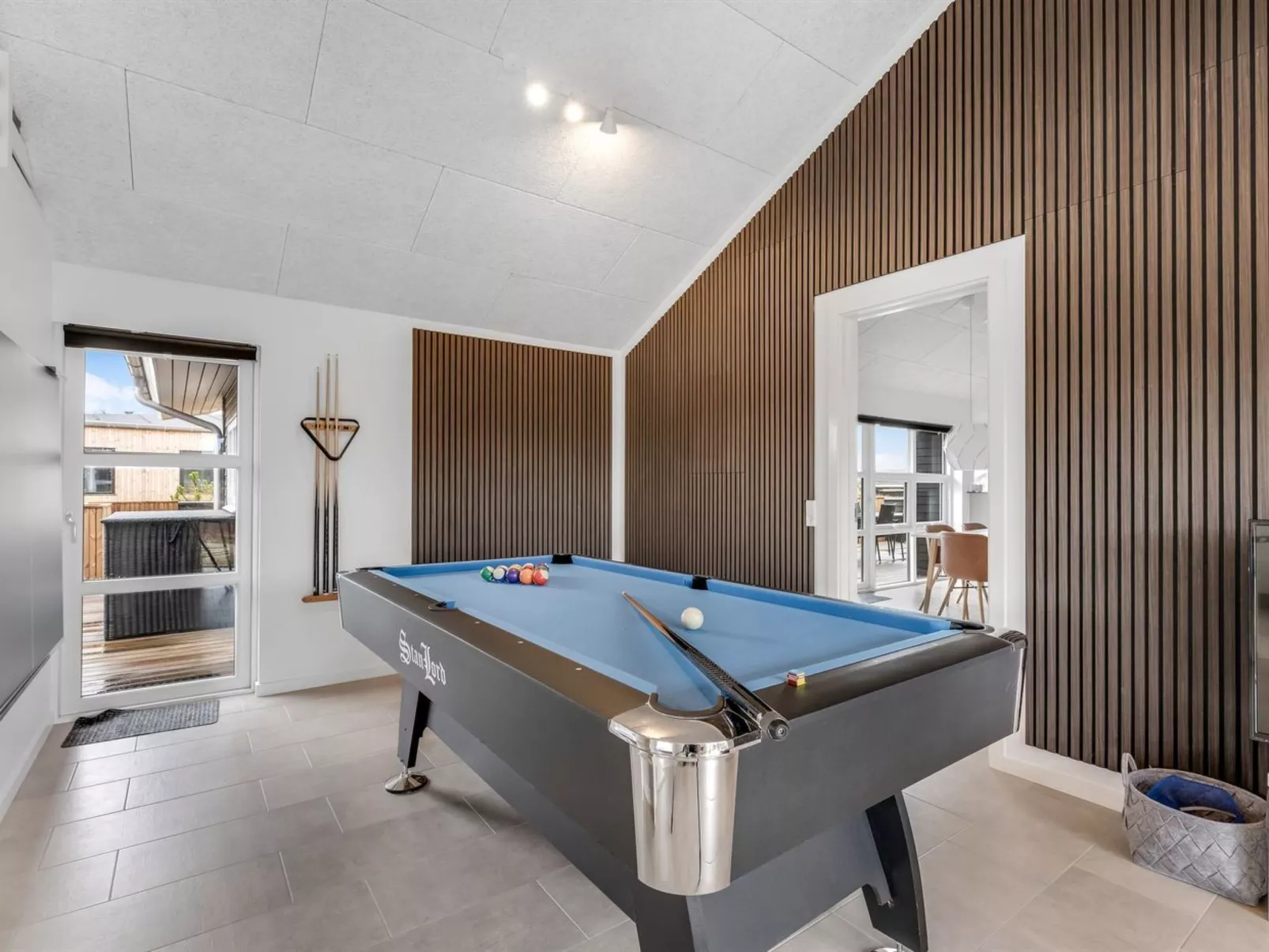 "Niesina" -  from the sea - Drinnen