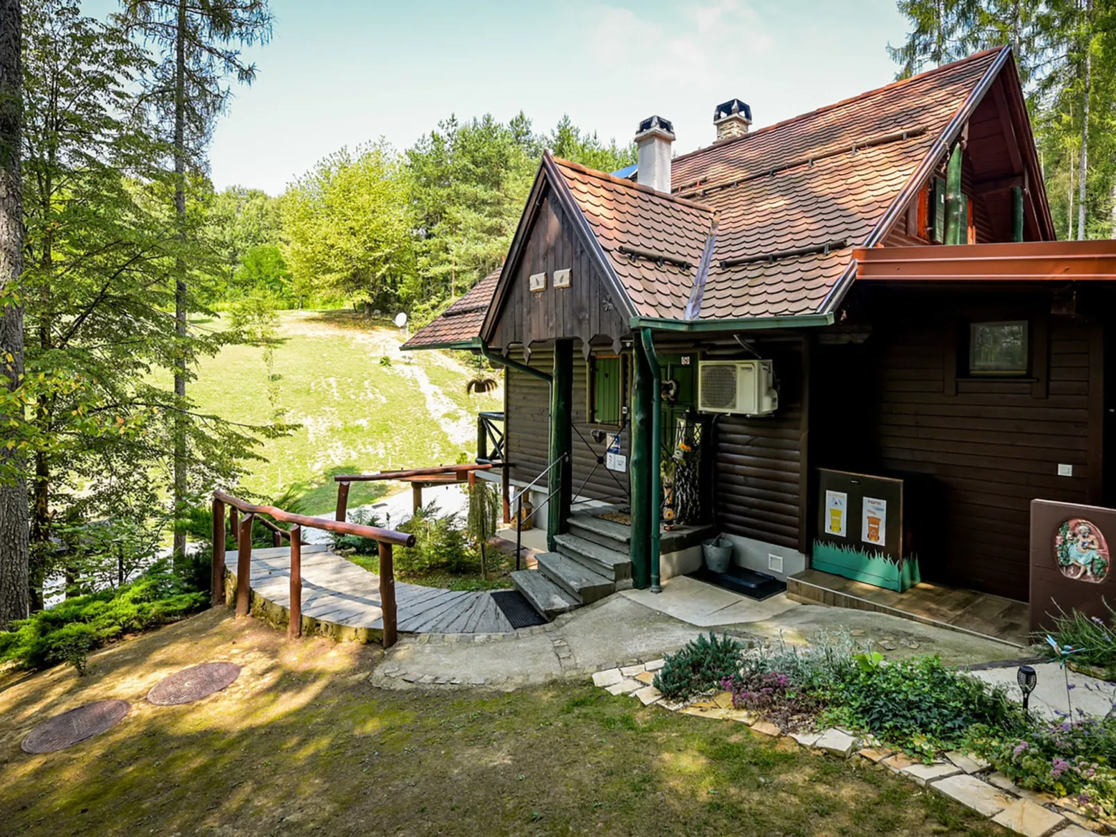 Pine Hill - Draußen