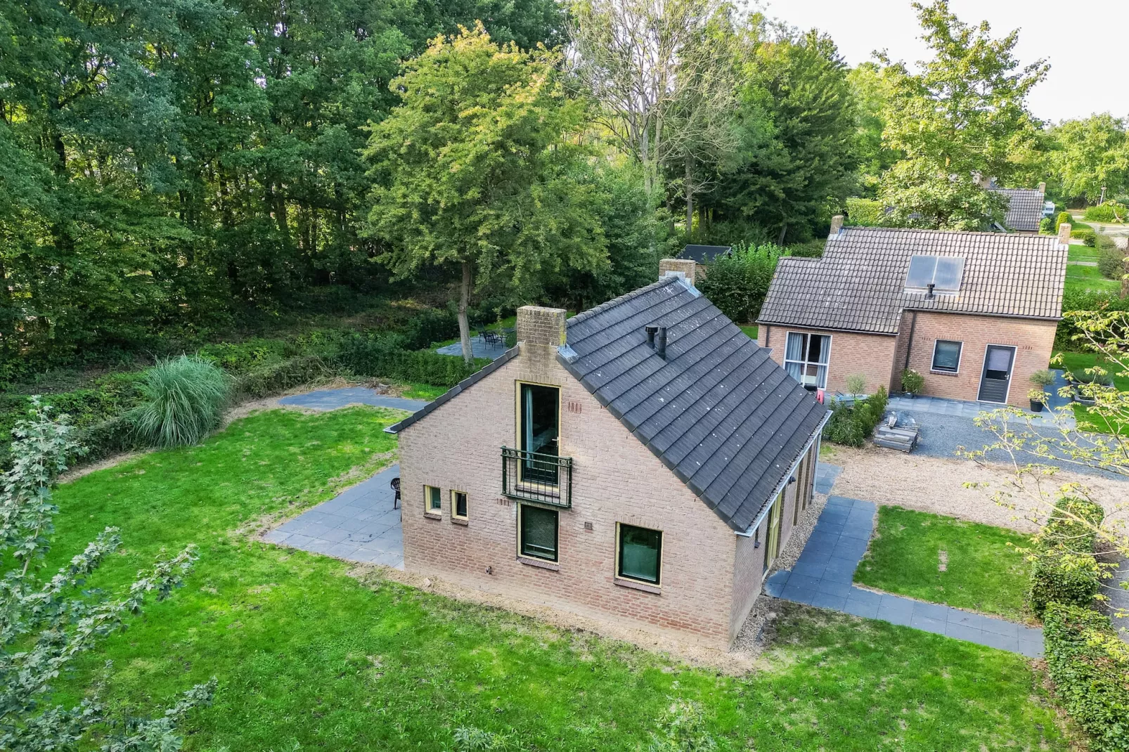 7 - Persoons Forest 217 Sauna Bungalow (copy) (copy) (copy) - Exterior in summer