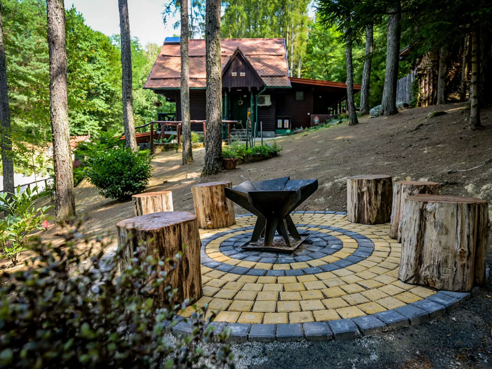 Pine Hill - Draußen