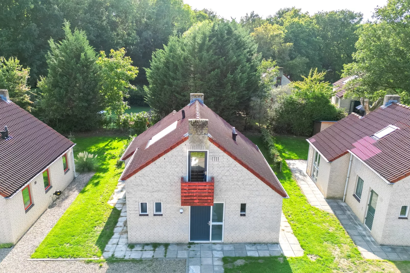 7 - Persoons Forest 217 Sauna Bungalow (copy) (copy) (copy) (copy) - Exterior in summer