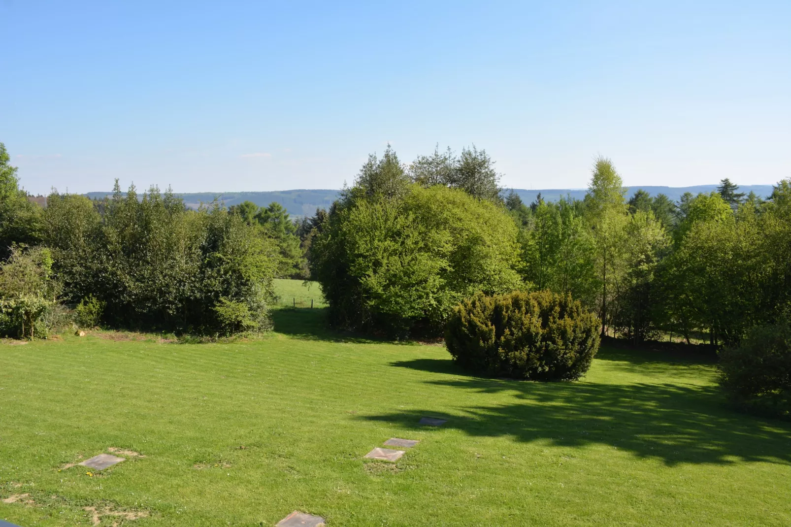 Le Monthouet - Jardins en été