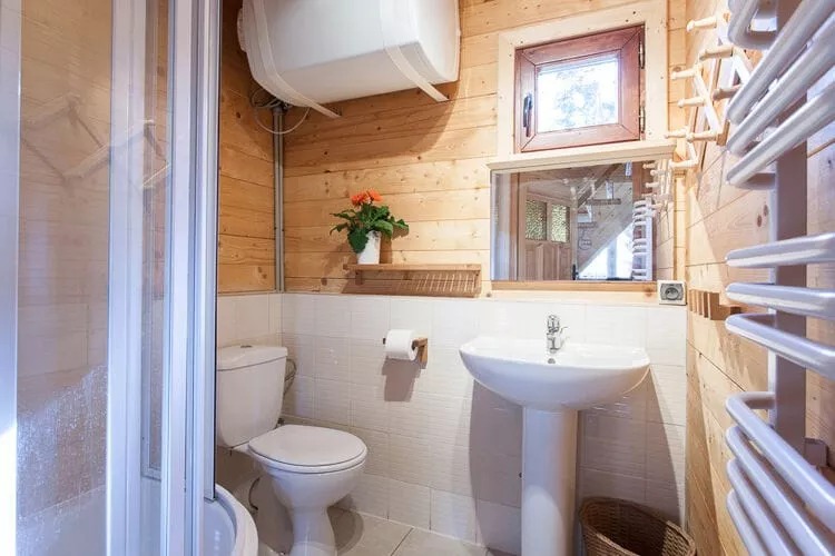 Drewniane domki wakacyjne Pobierowo-Bathroom