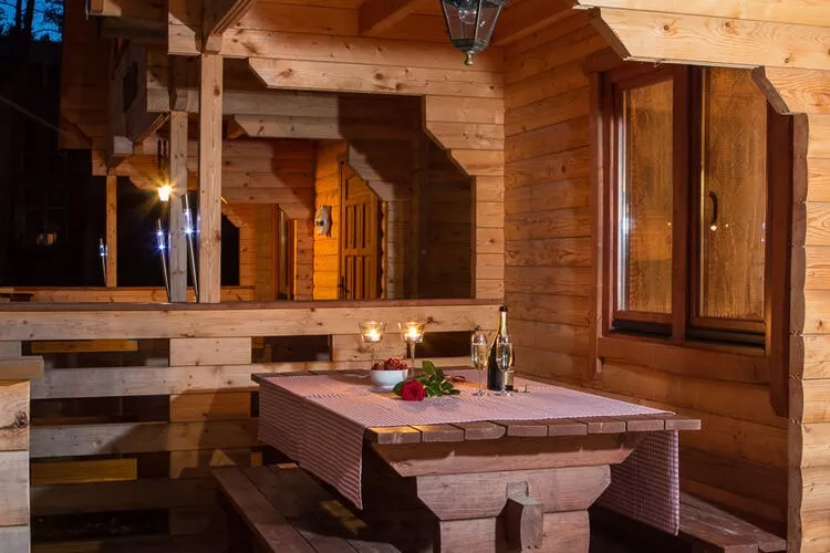 Drewniane domki wakacyjne Pobierowo-Terrace balcony