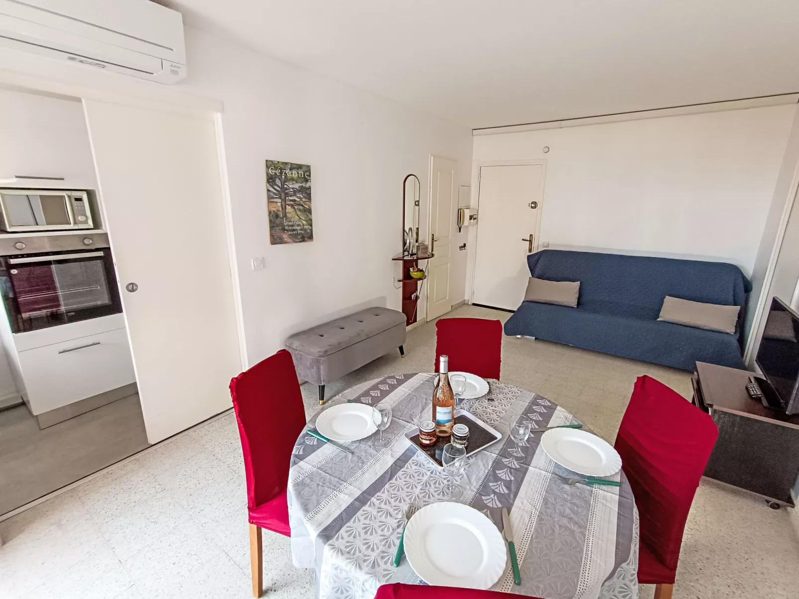 Le Méditerranée - Inside