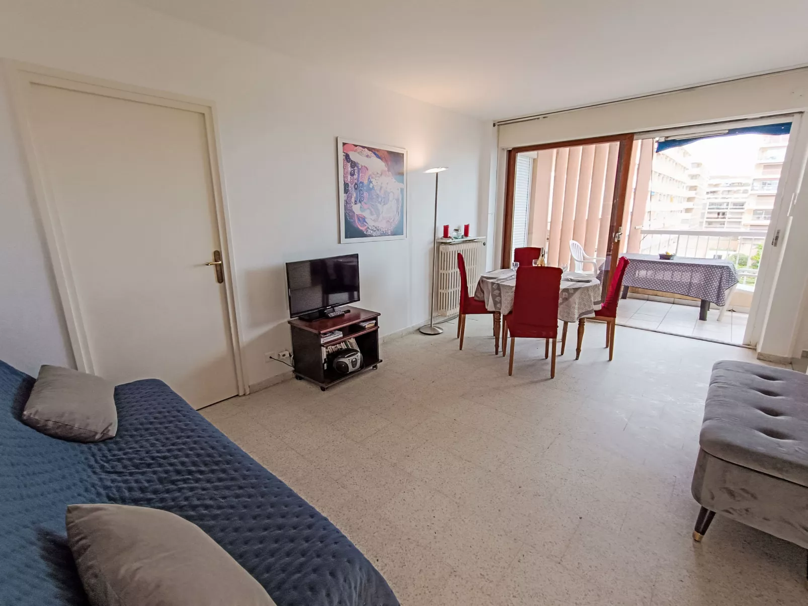 Le Méditerranée - Inside