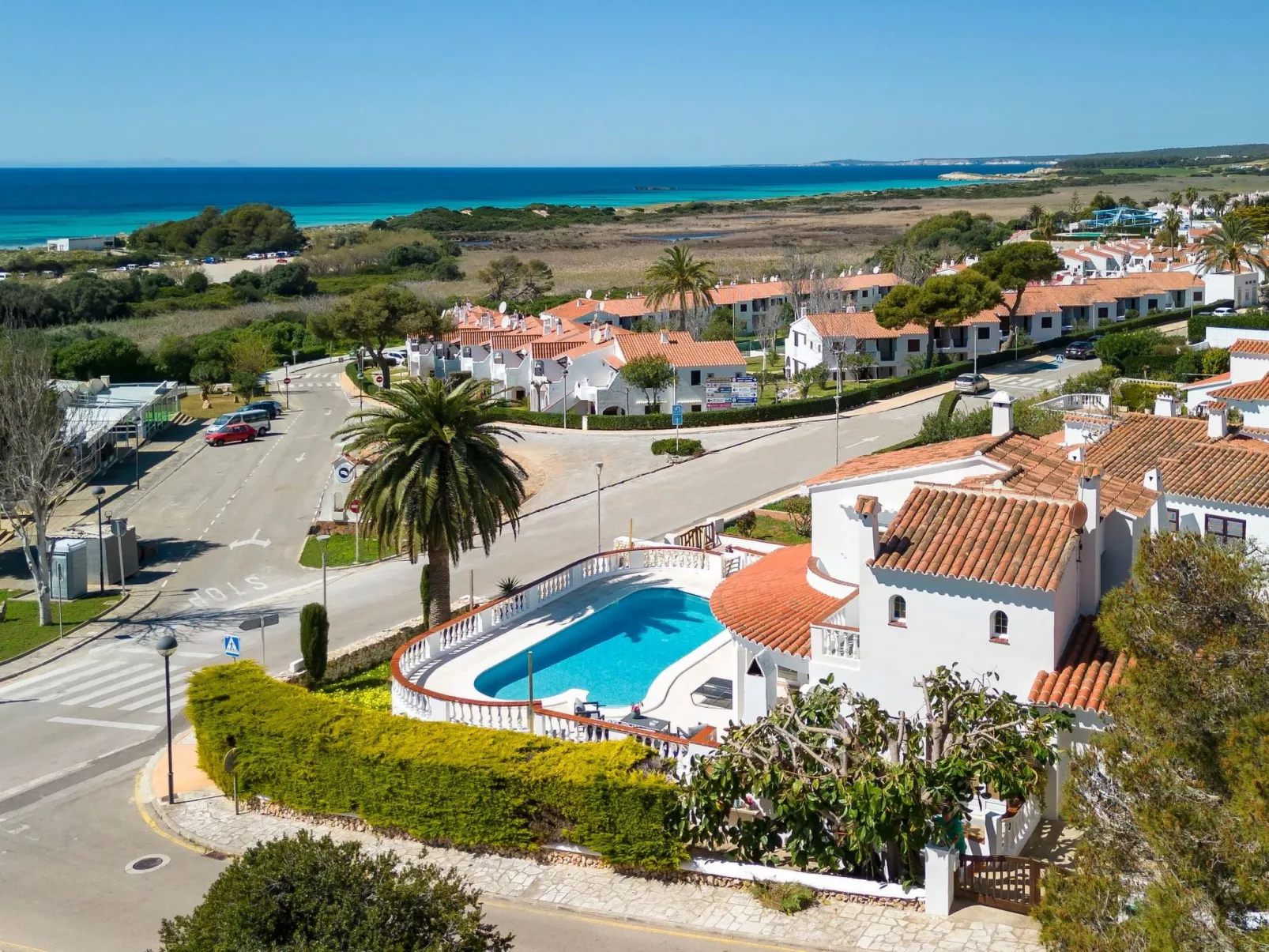 Strandnahe Villa German mit großer Poolterrasse
