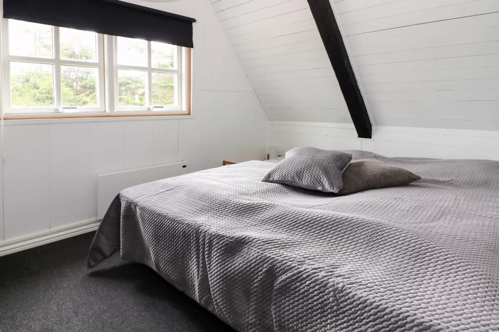 Tranquil Waterfront Cottage-By Traum - Indoor