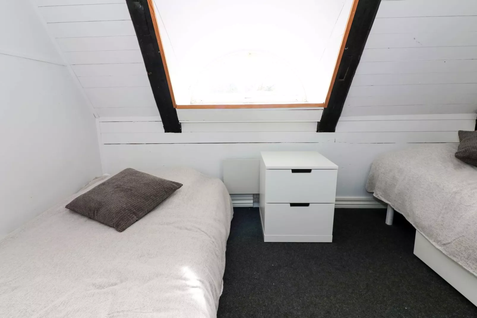 Tranquil Waterfront Cottage-By Traum - Indoor