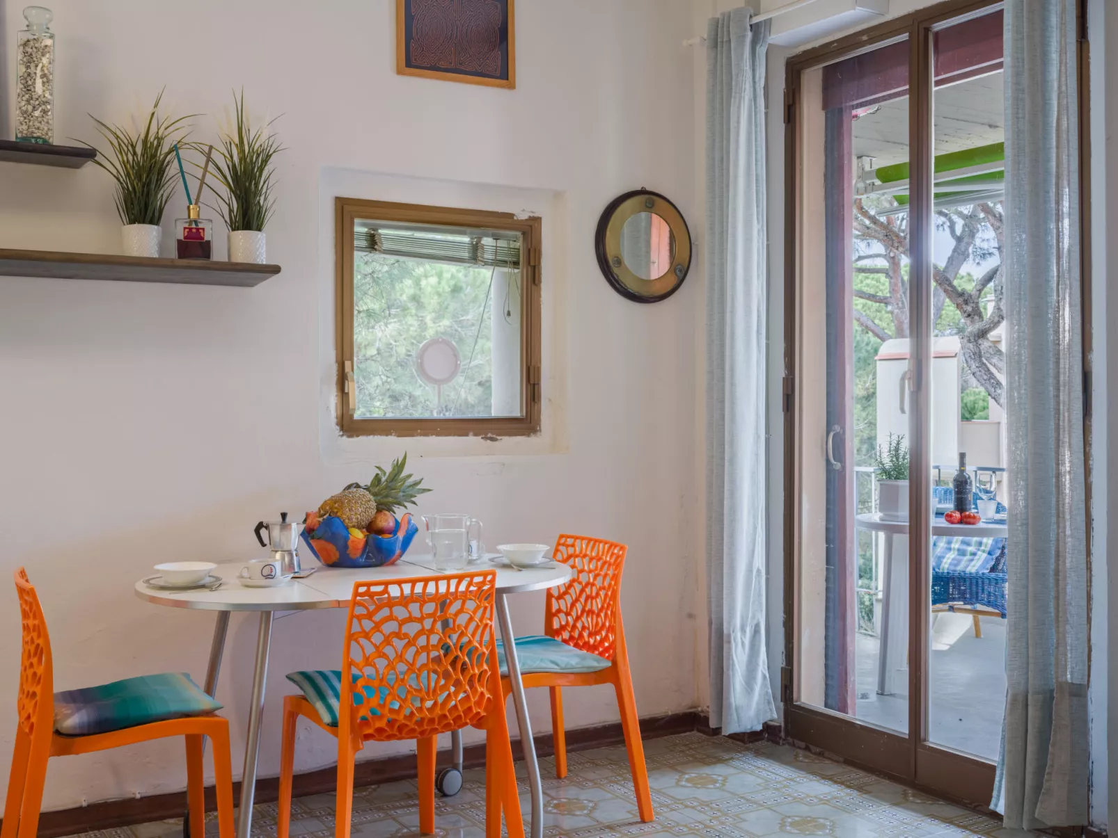 Life Tower - Drinnen