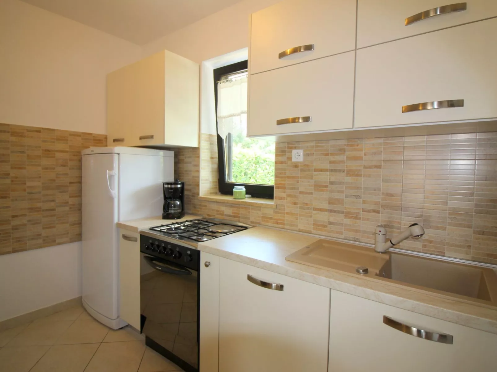 Pinia in Strandnähe  mit Garten - Image-tags.info