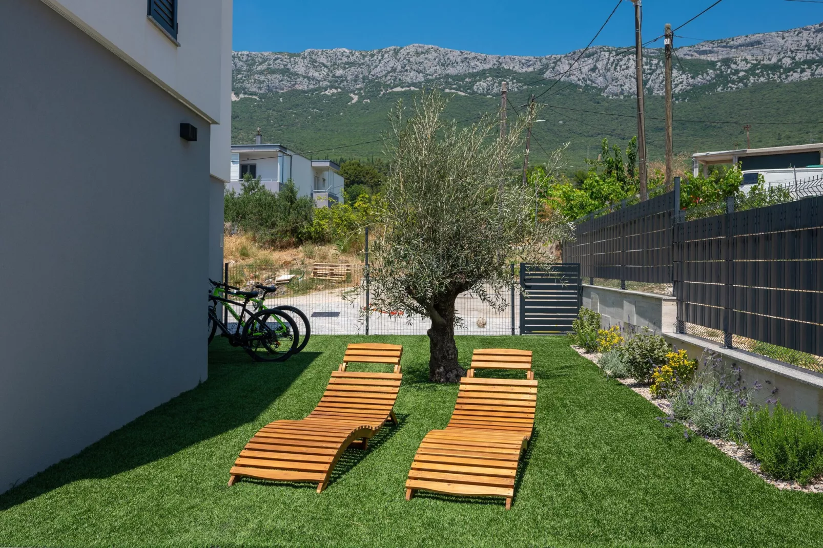 VILLA MIMA II - Gardens in summer