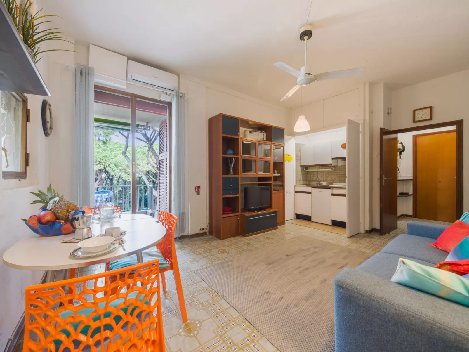 Life Tower - Drinnen