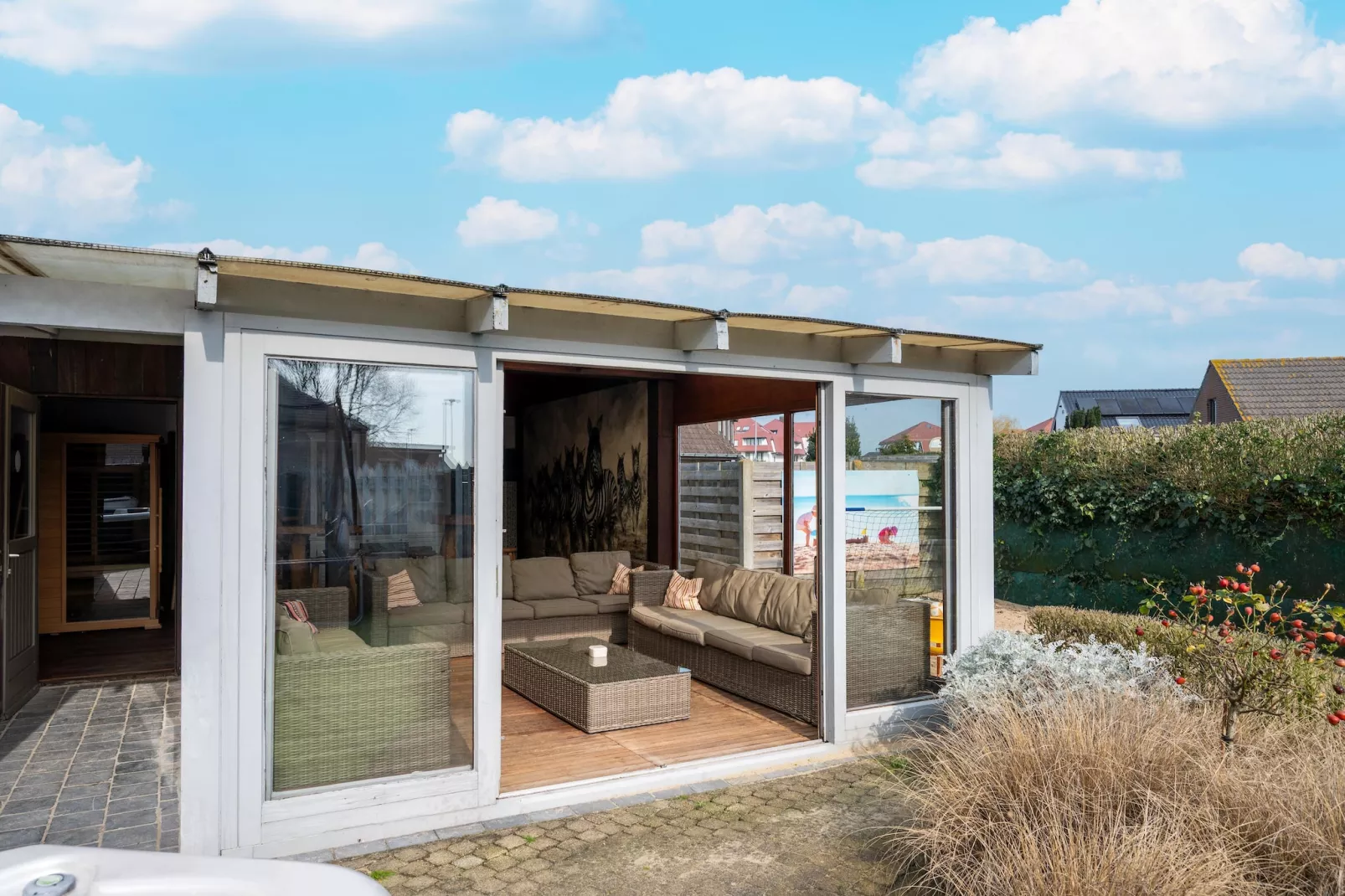 Villa Miami - Exterior in summer