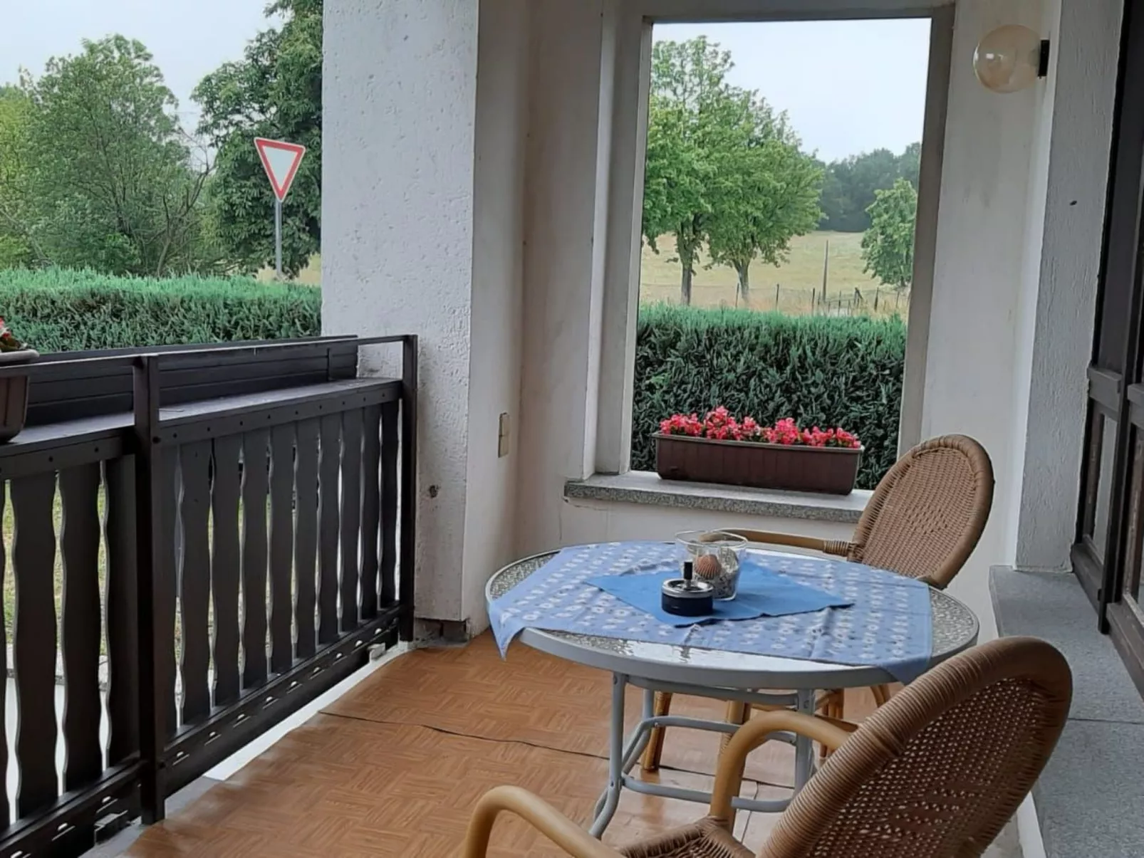 Große Ferienwohnung in Niedergurig mit Großem Ga - Dedans