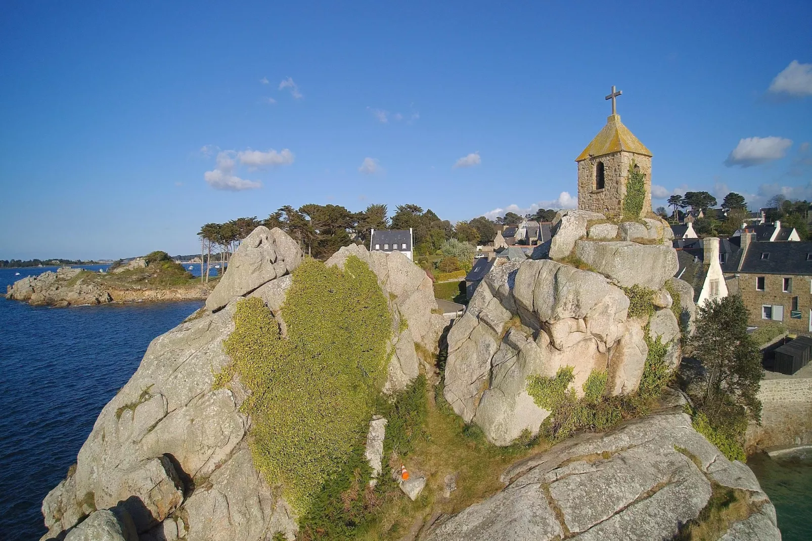 Beautiful country house on common property Plougrescant - Areas within 20km in summer