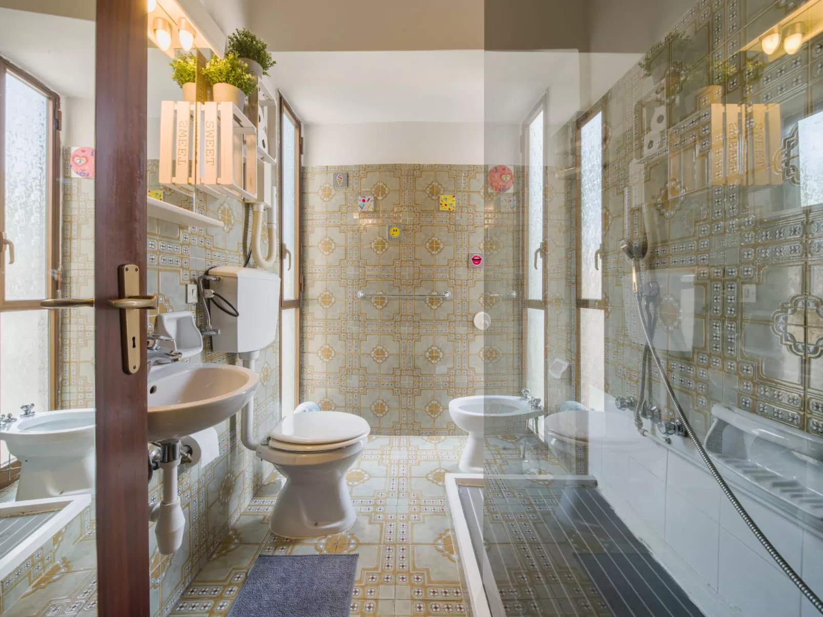 Life Tower - Drinnen