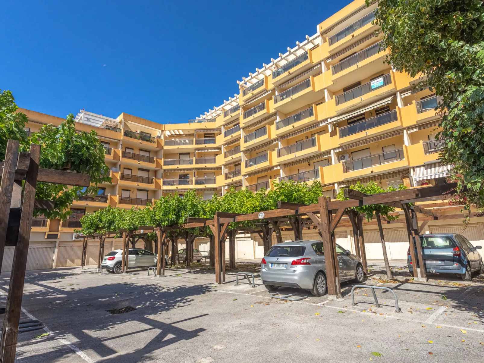 Saint James - Draußen