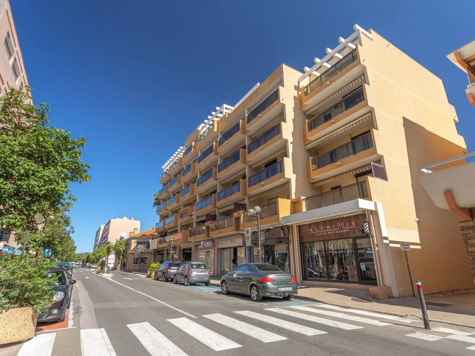 Saint James - Draußen