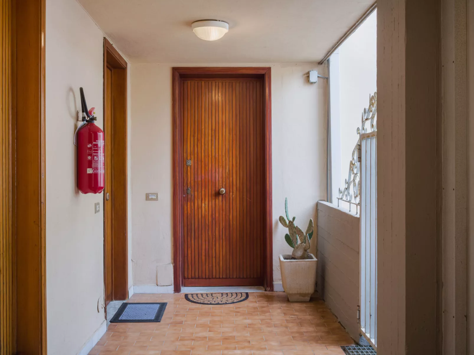 Life Tower - Draußen