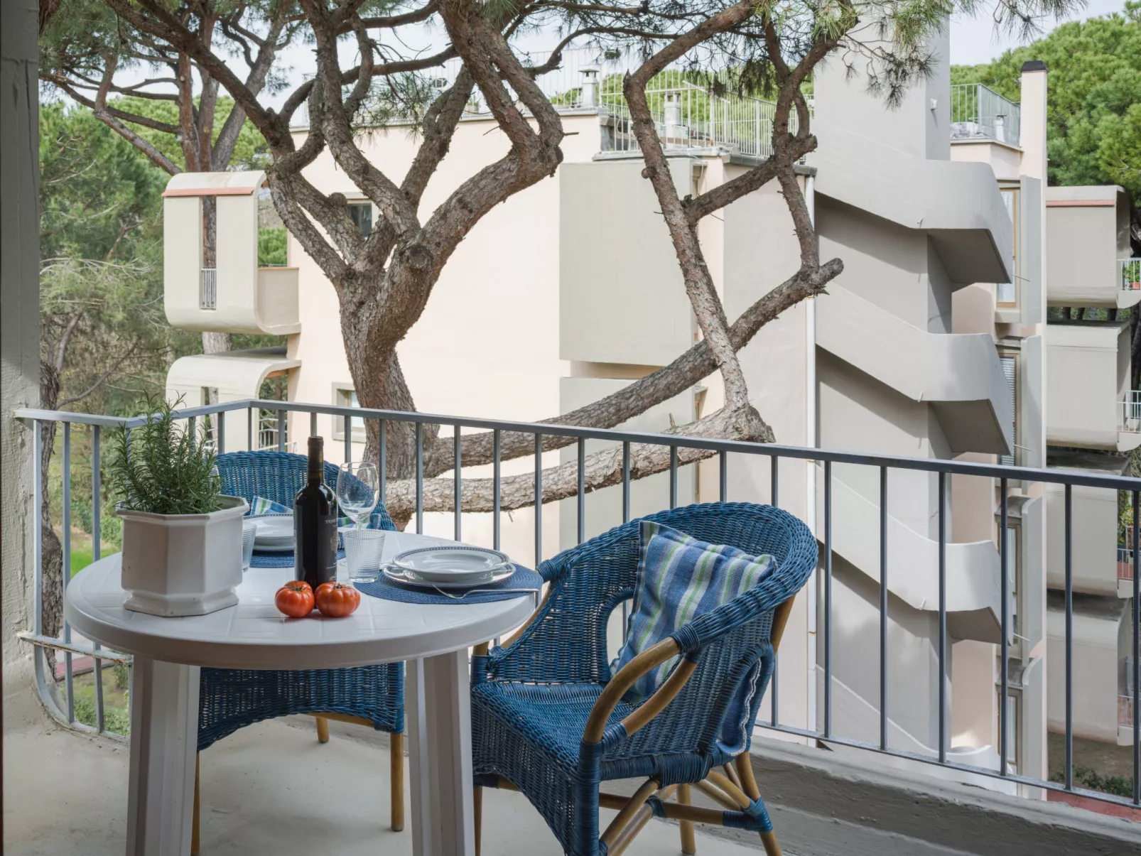 Life Tower - Draußen