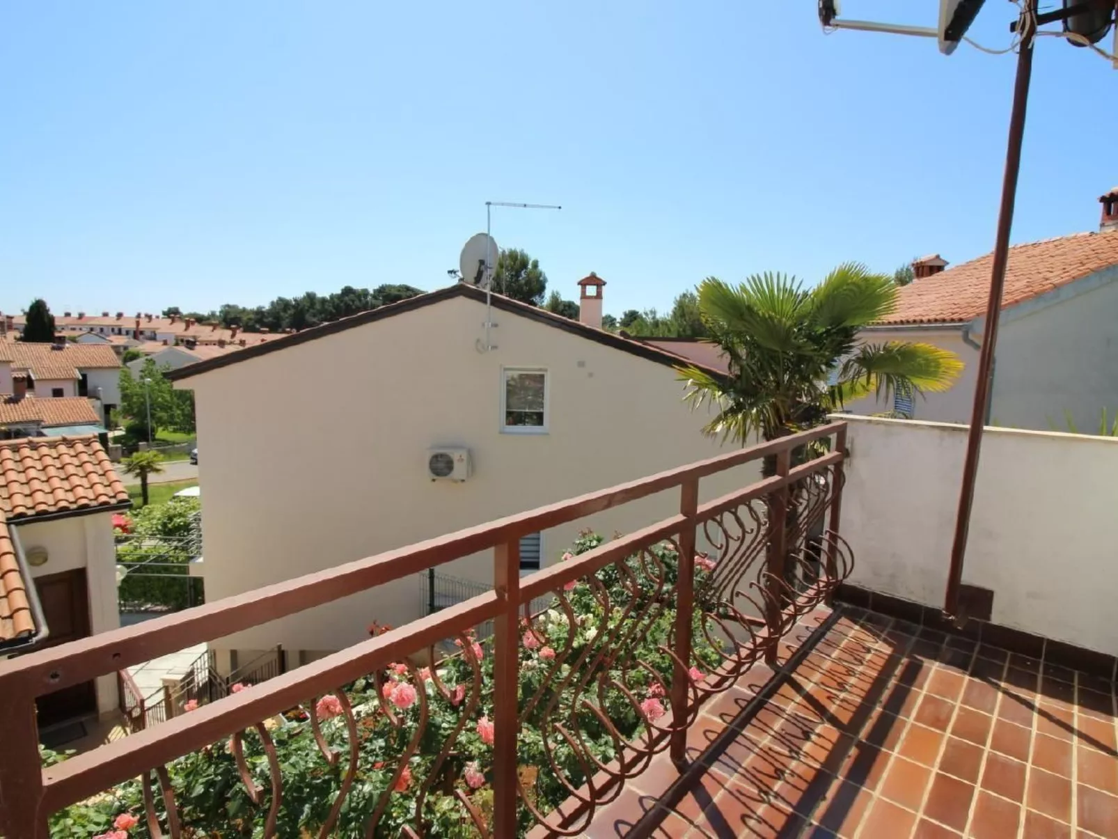 Pinia in Strandnähe  mit Garten - Image-tags.info