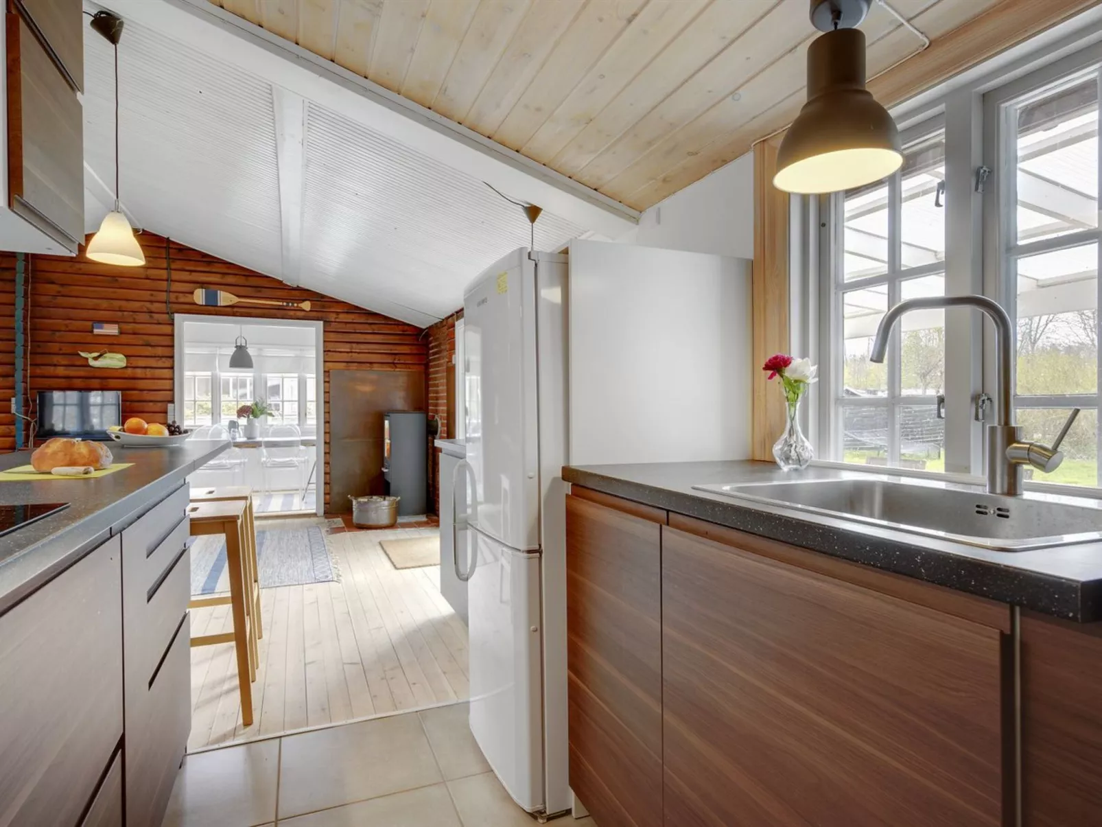 "Hjort" - 100m from the sea - Drinnen
