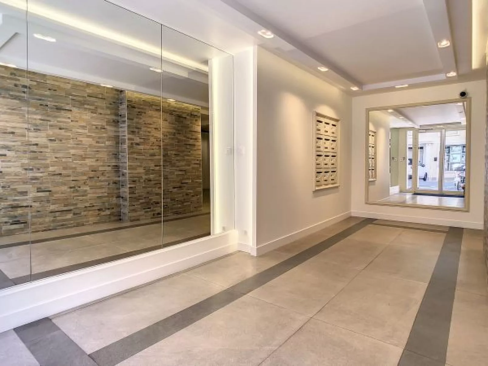 1 bedroom Latour Maubourg 245 - Image-tags.info