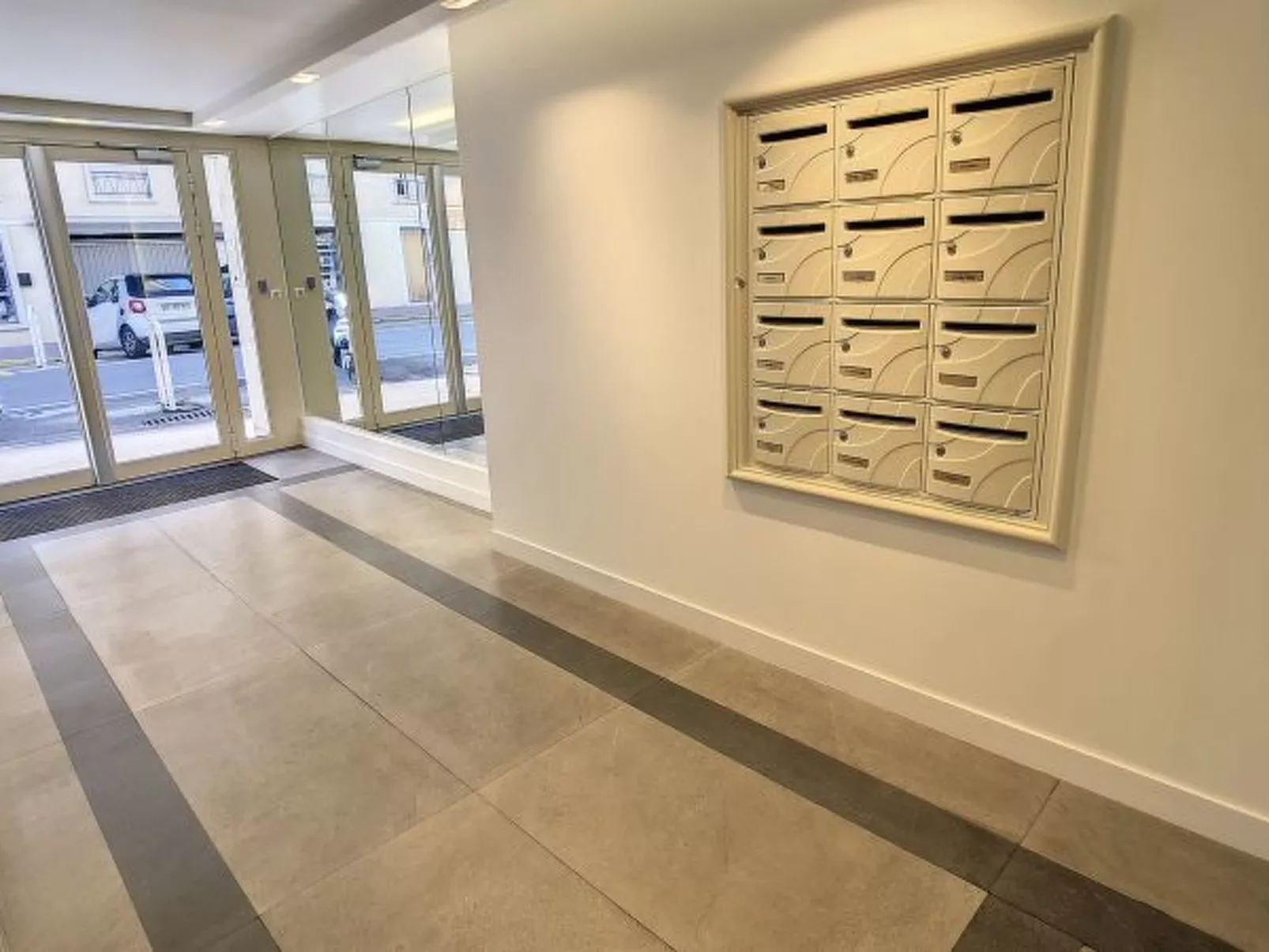 1 bedroom Latour Maubourg 245 - Image-tags.info