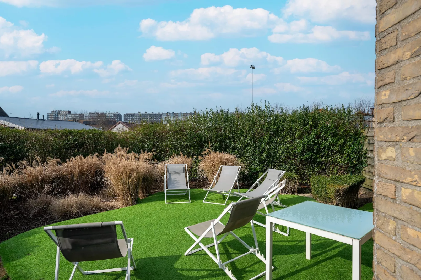 Villa Miami - Gardens in summer