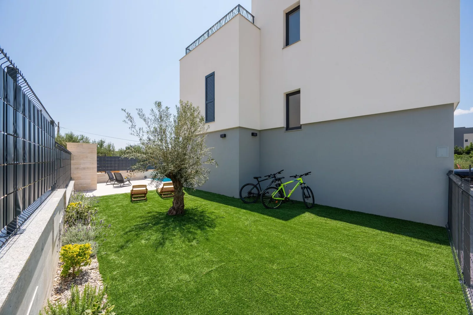 VILLA MIMA II - Gardens in summer