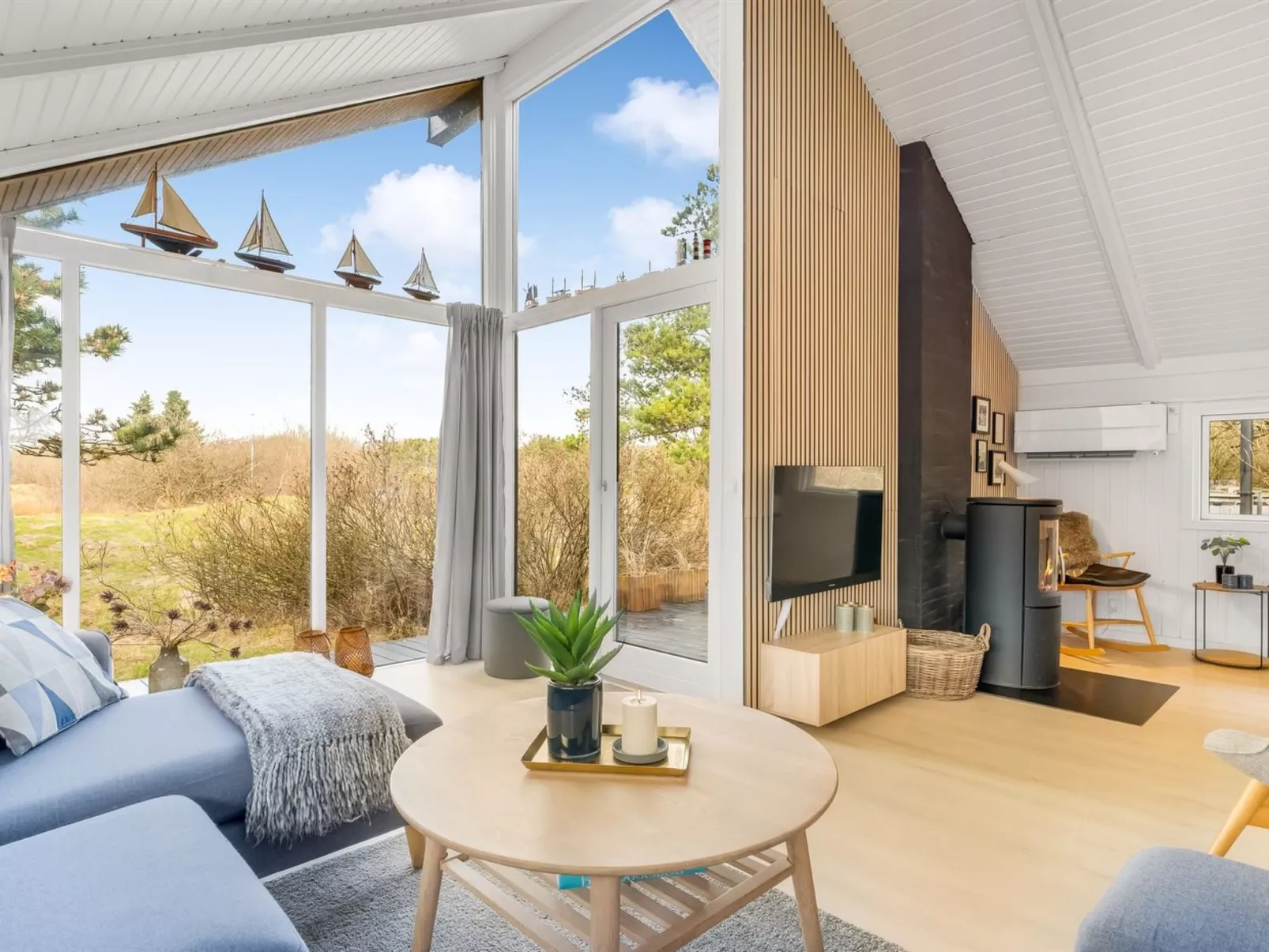 "Julie" - 1.5km from the sea - Inside