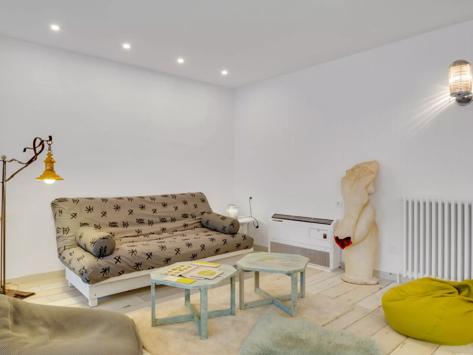 Bright & Artistic - Inside