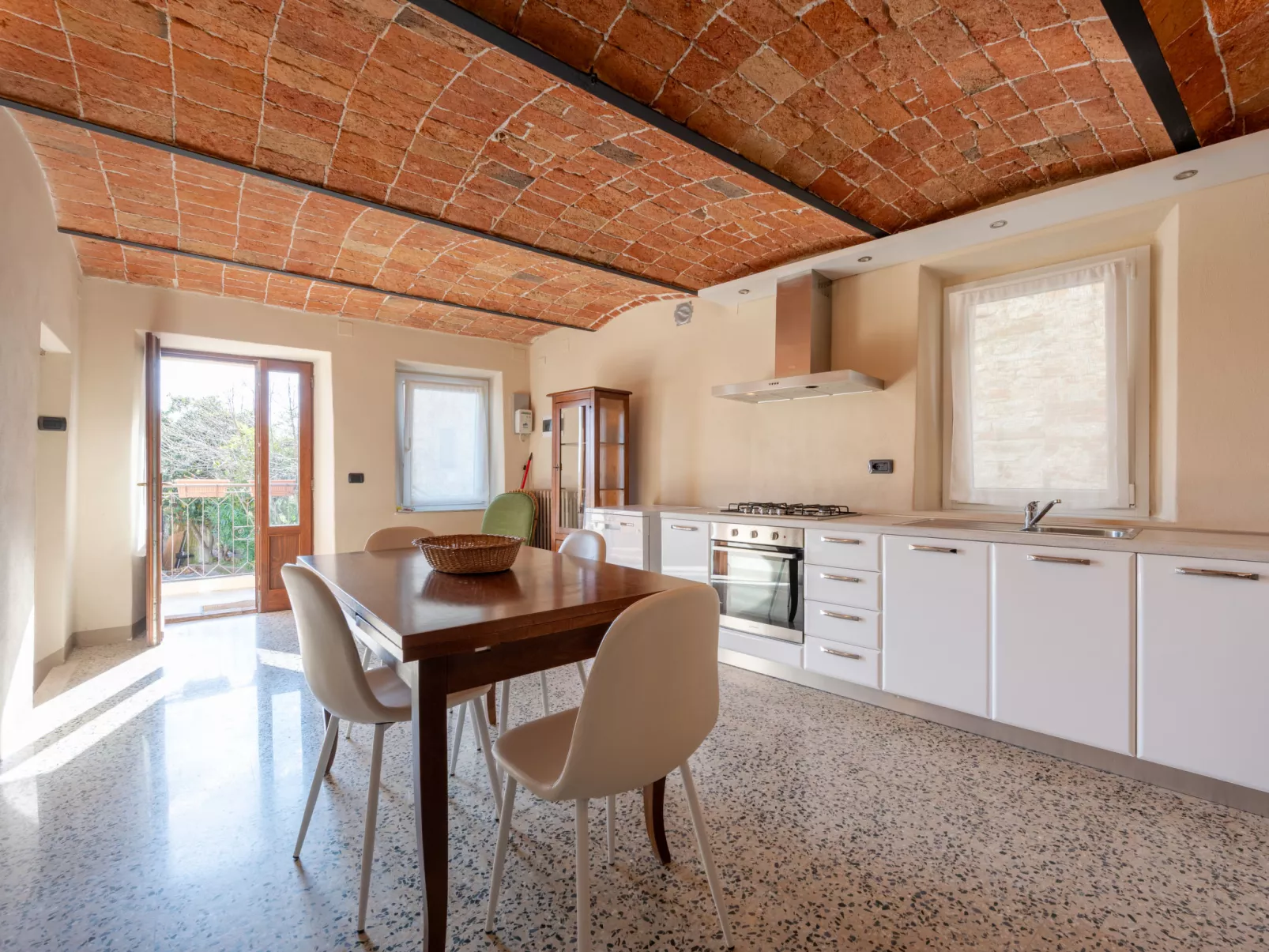 Nonna Maria del Pio - Inside