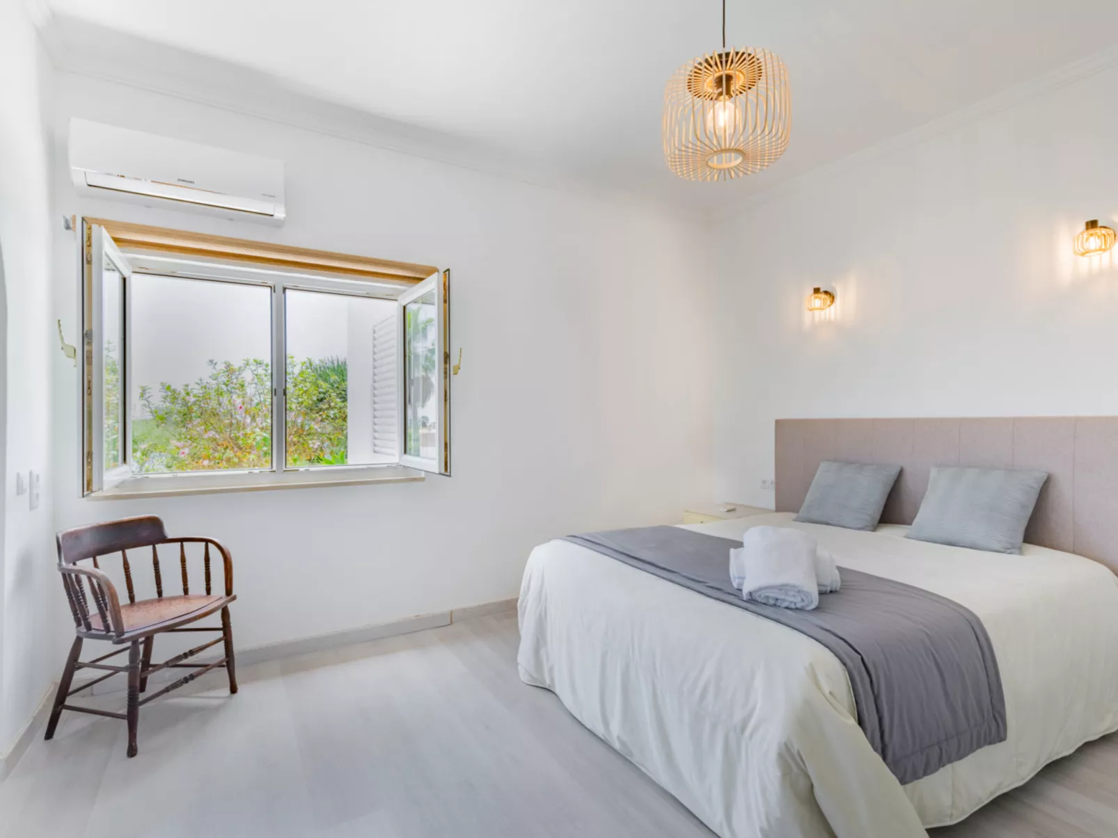 V4 Águia Vermelha - Inside