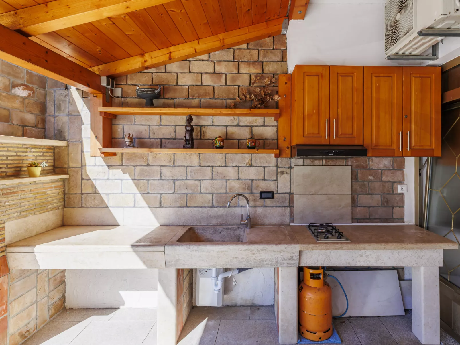 Milanković - Drinnen