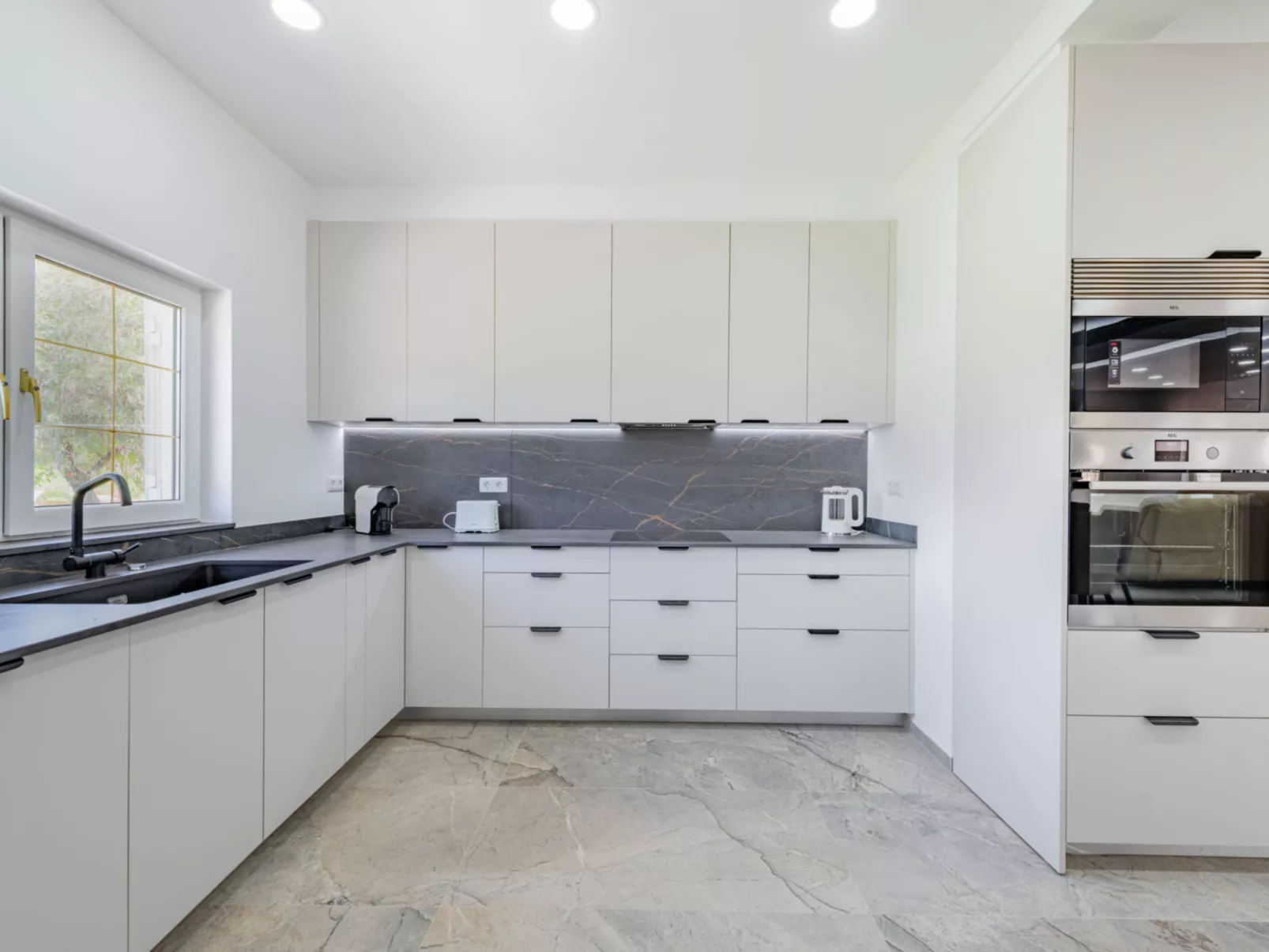 V4 Águia Vermelha - Inside