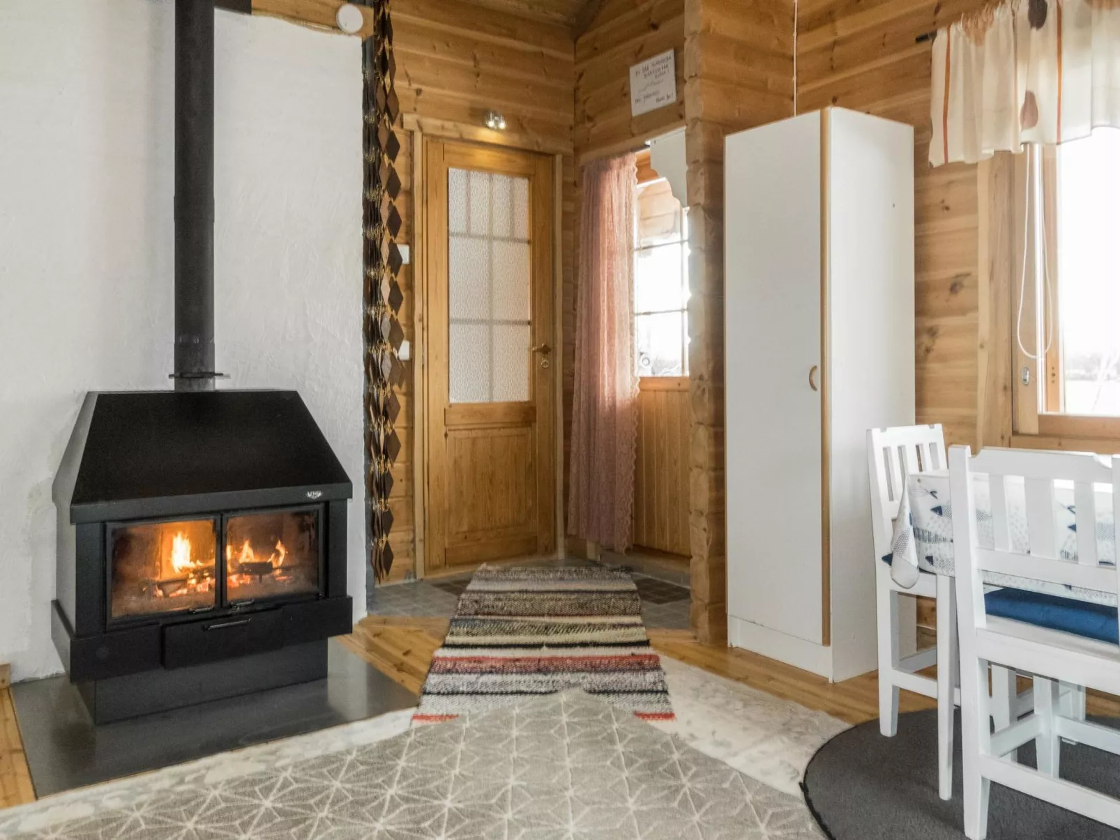 Pikkupöllö - Dedans