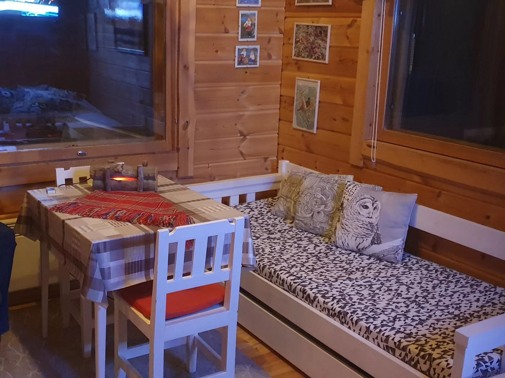 Pikkupöllö - Dedans