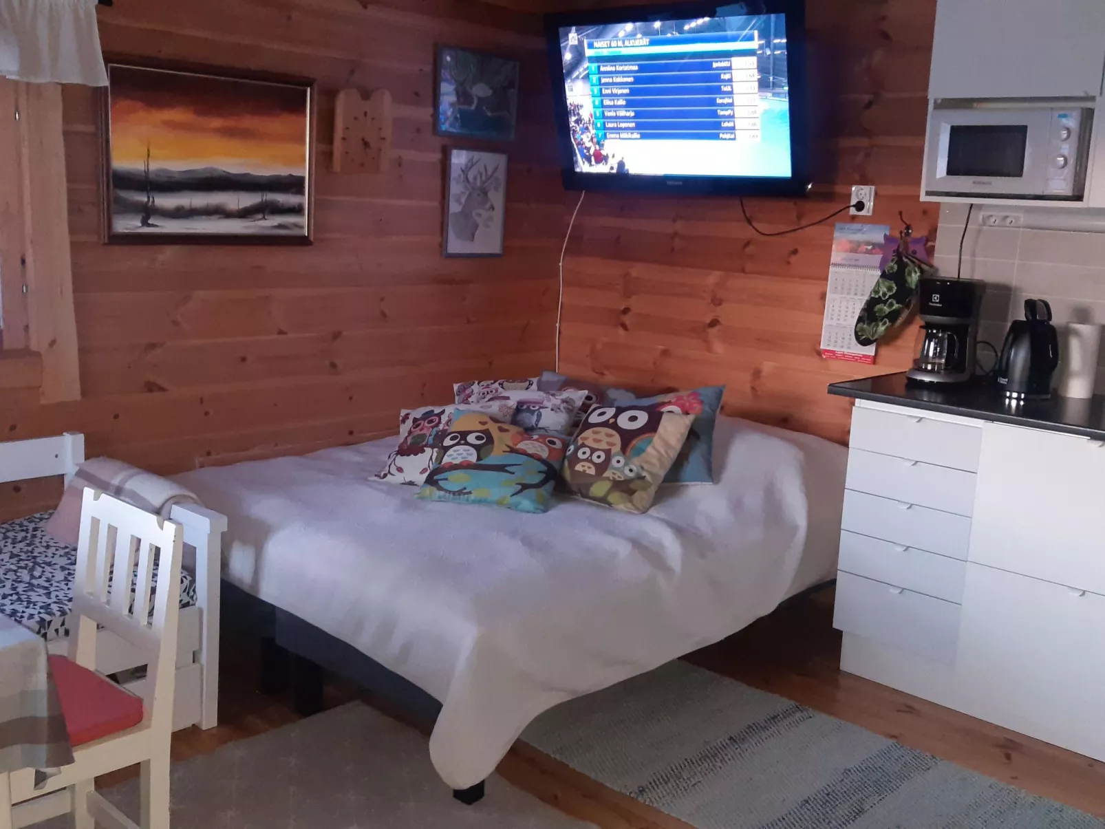 Pikkupöllö - Dedans