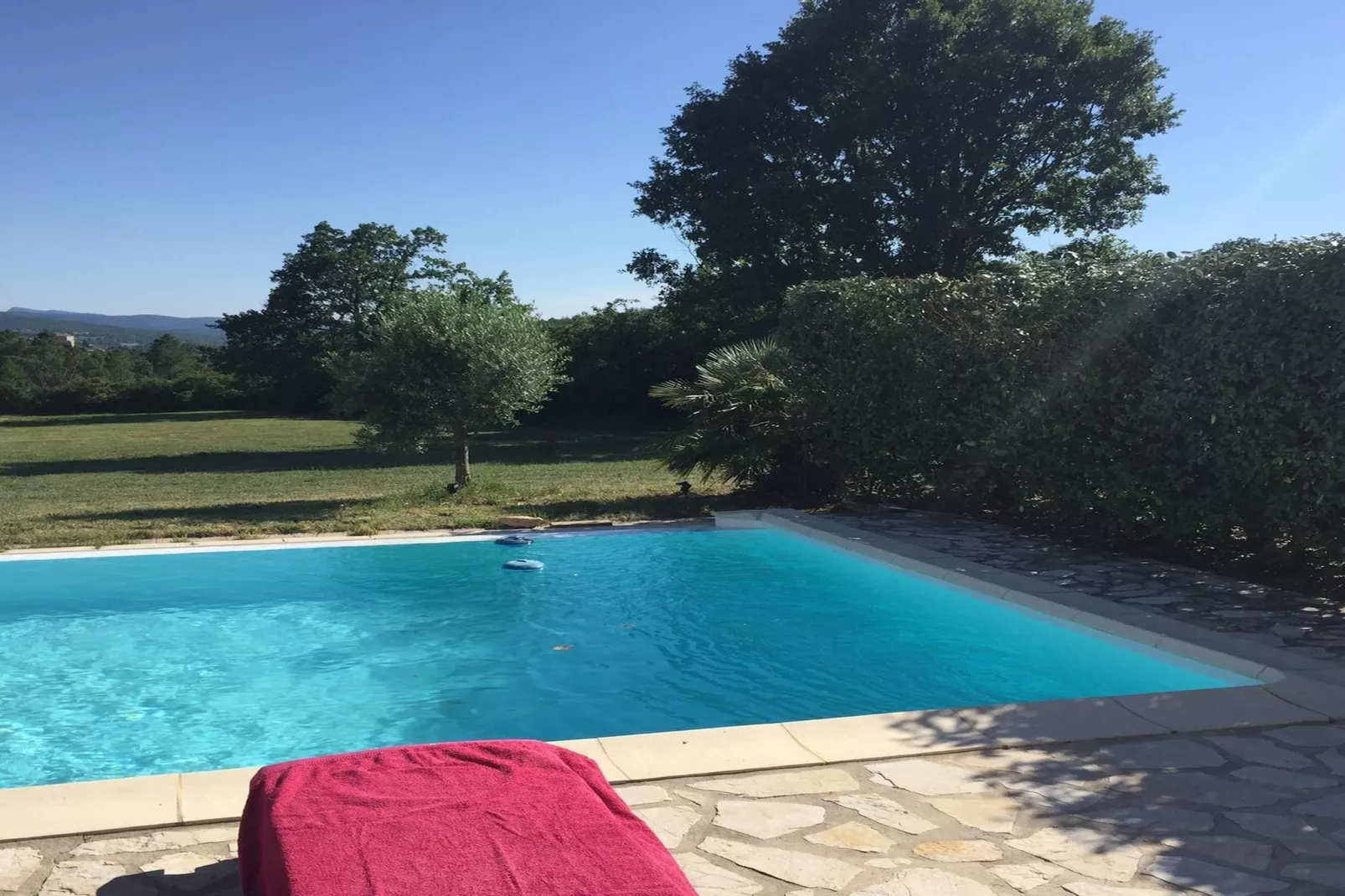 Belle maison avec piscine à débordement chauffée - Piscine