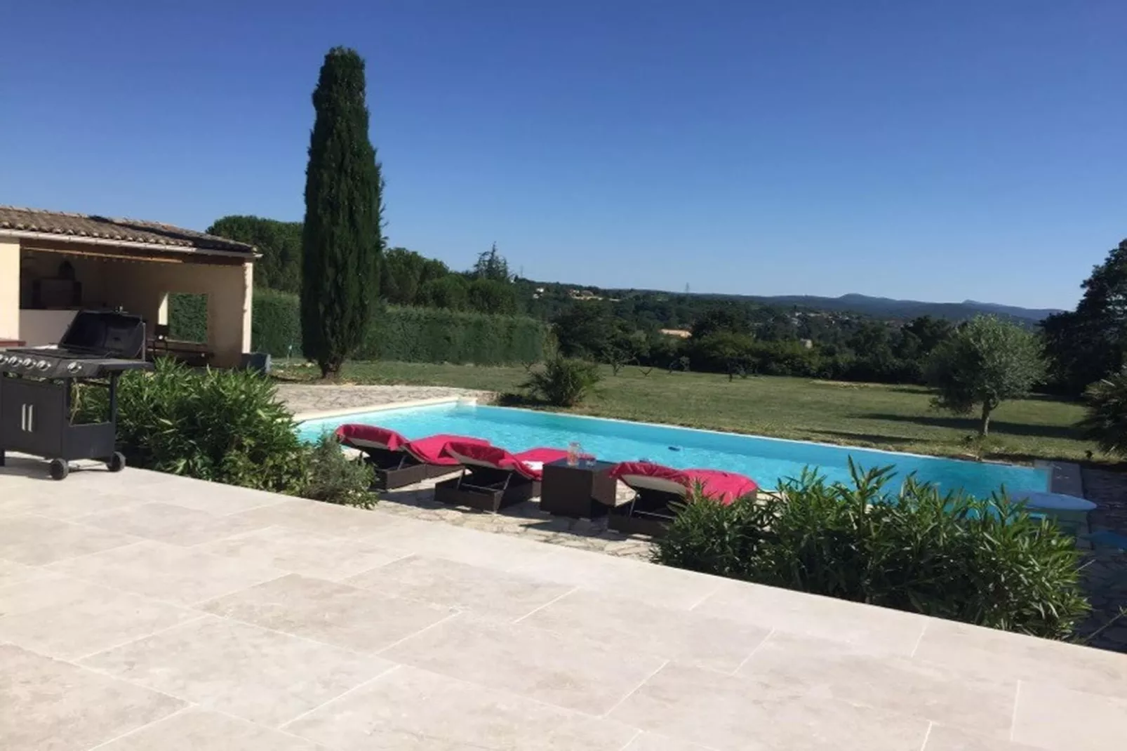 Belle maison avec piscine à débordement chauffée - Piscine
