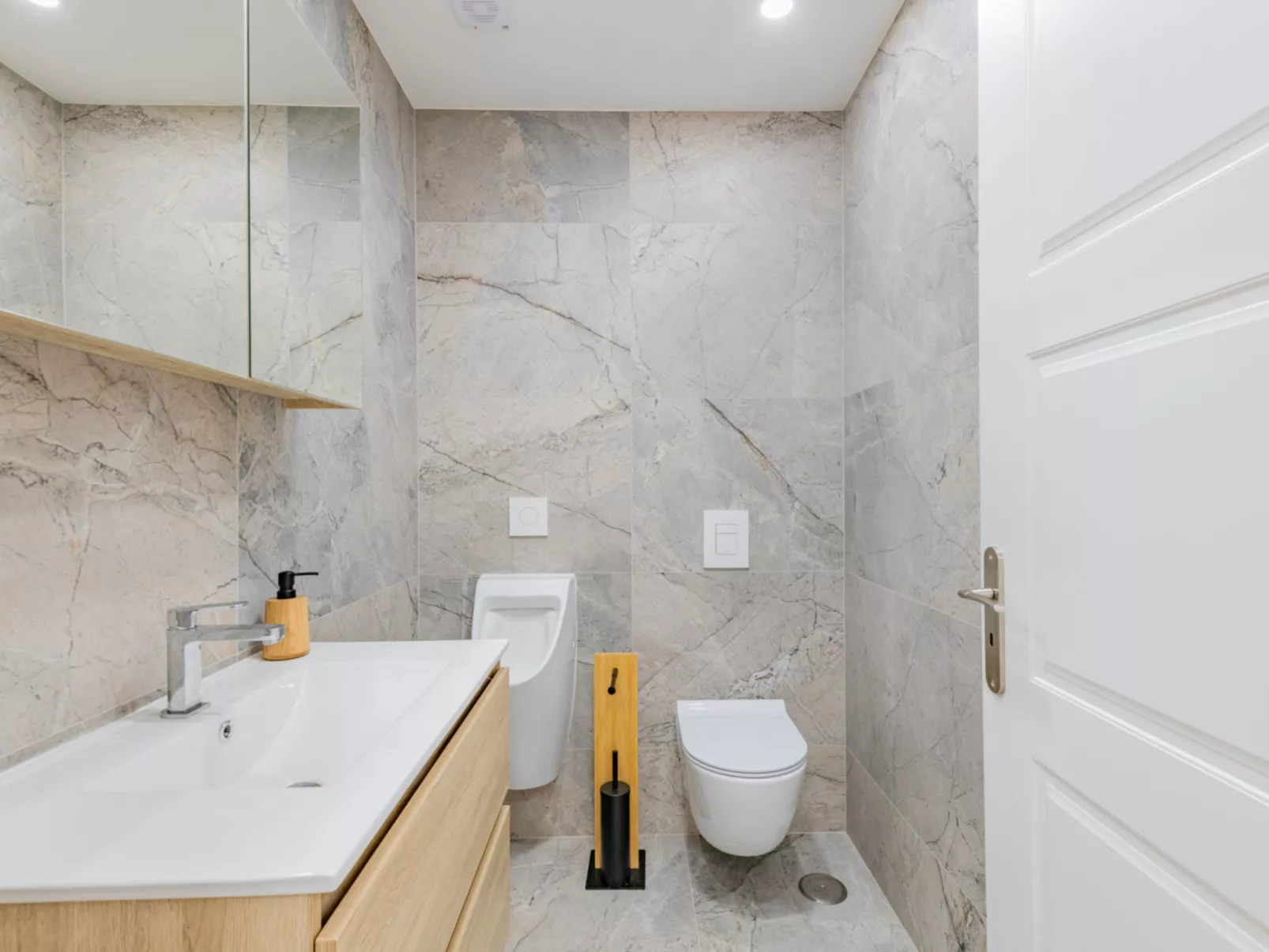 V4 Águia Vermelha - Inside