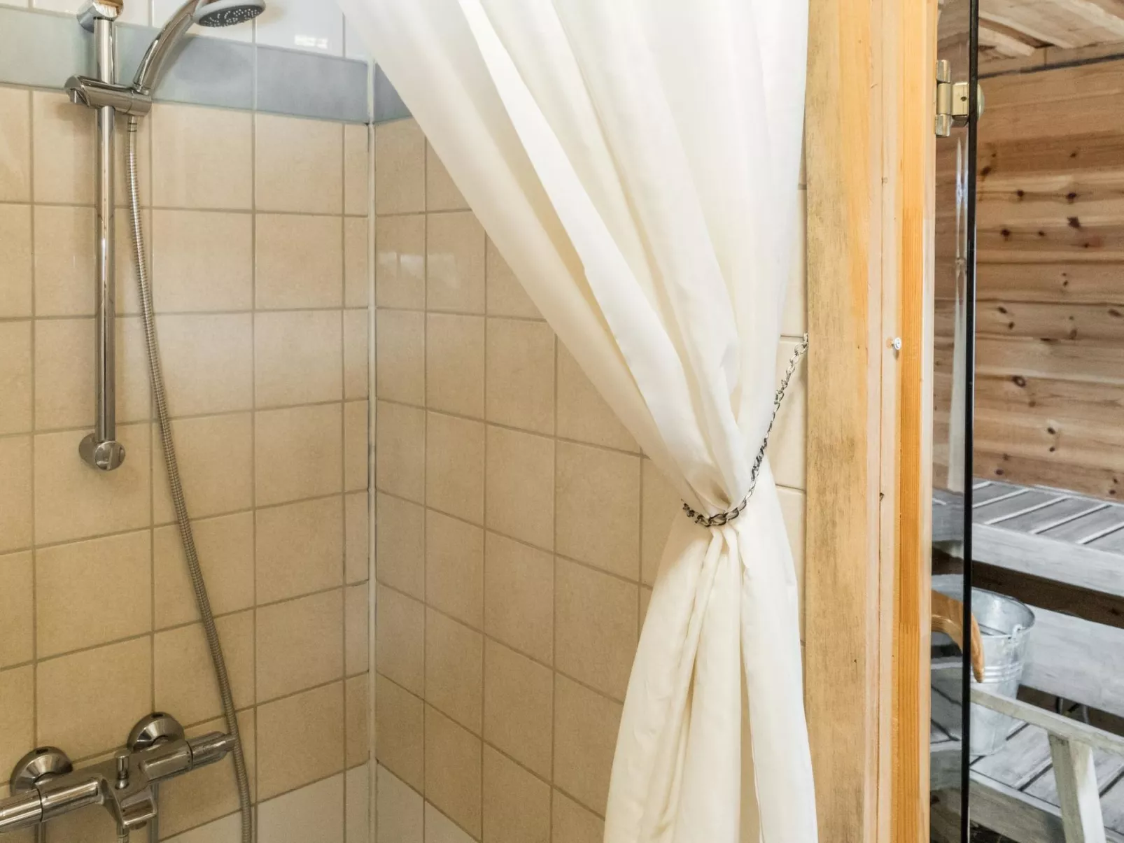 Pikkupöllö - Dedans