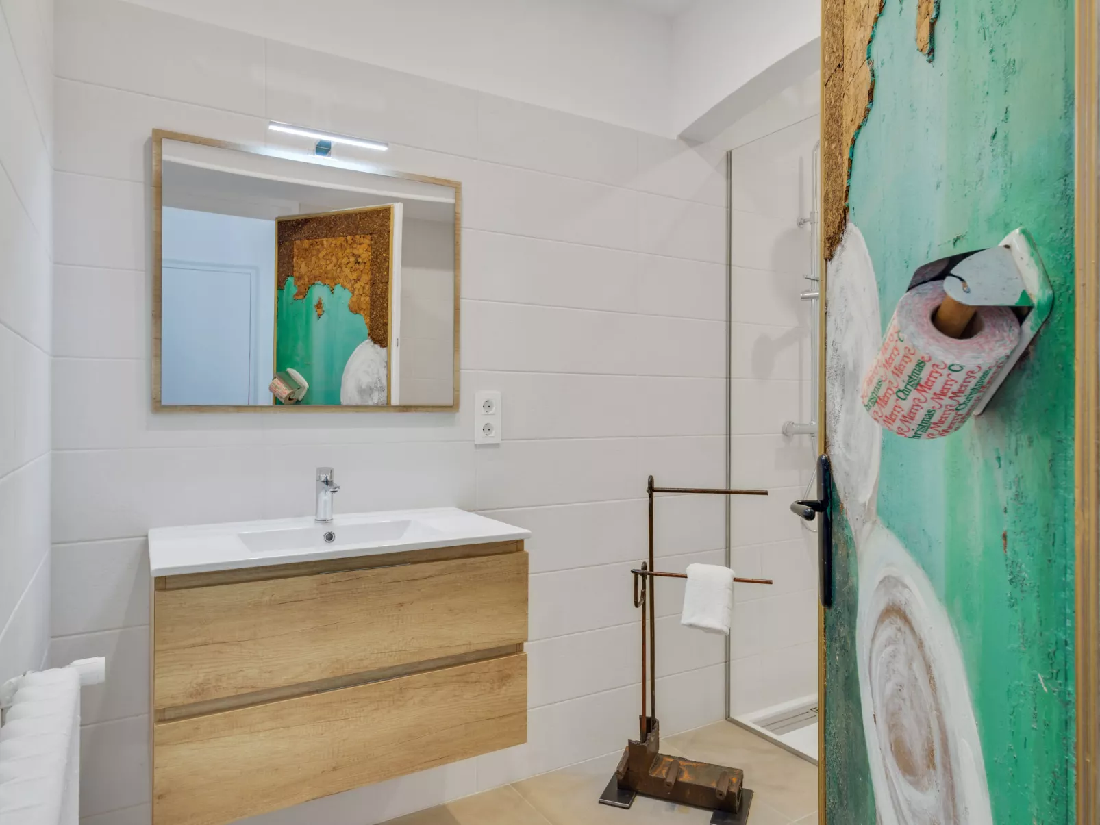 Bright & Artistic - Inside